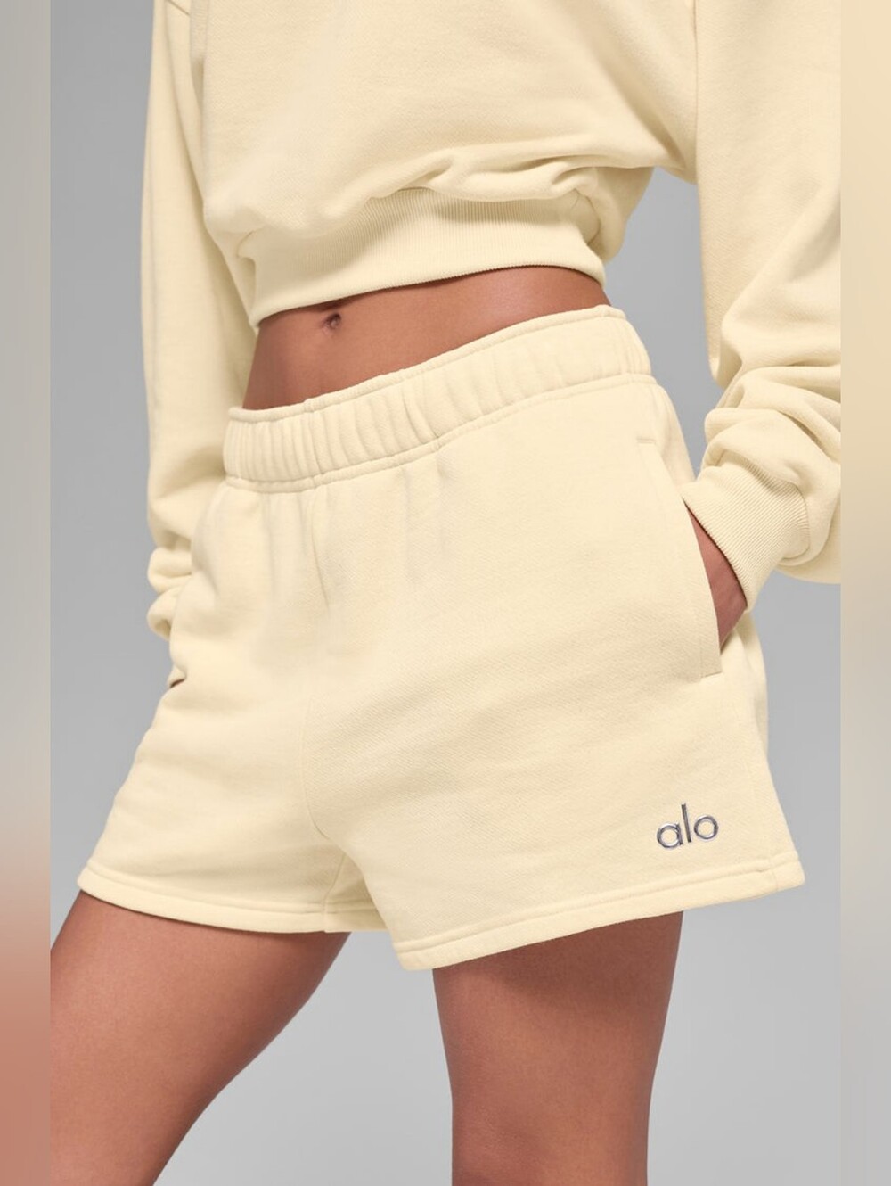 Alo Yoga Accolade Short - Picture 2 of 8